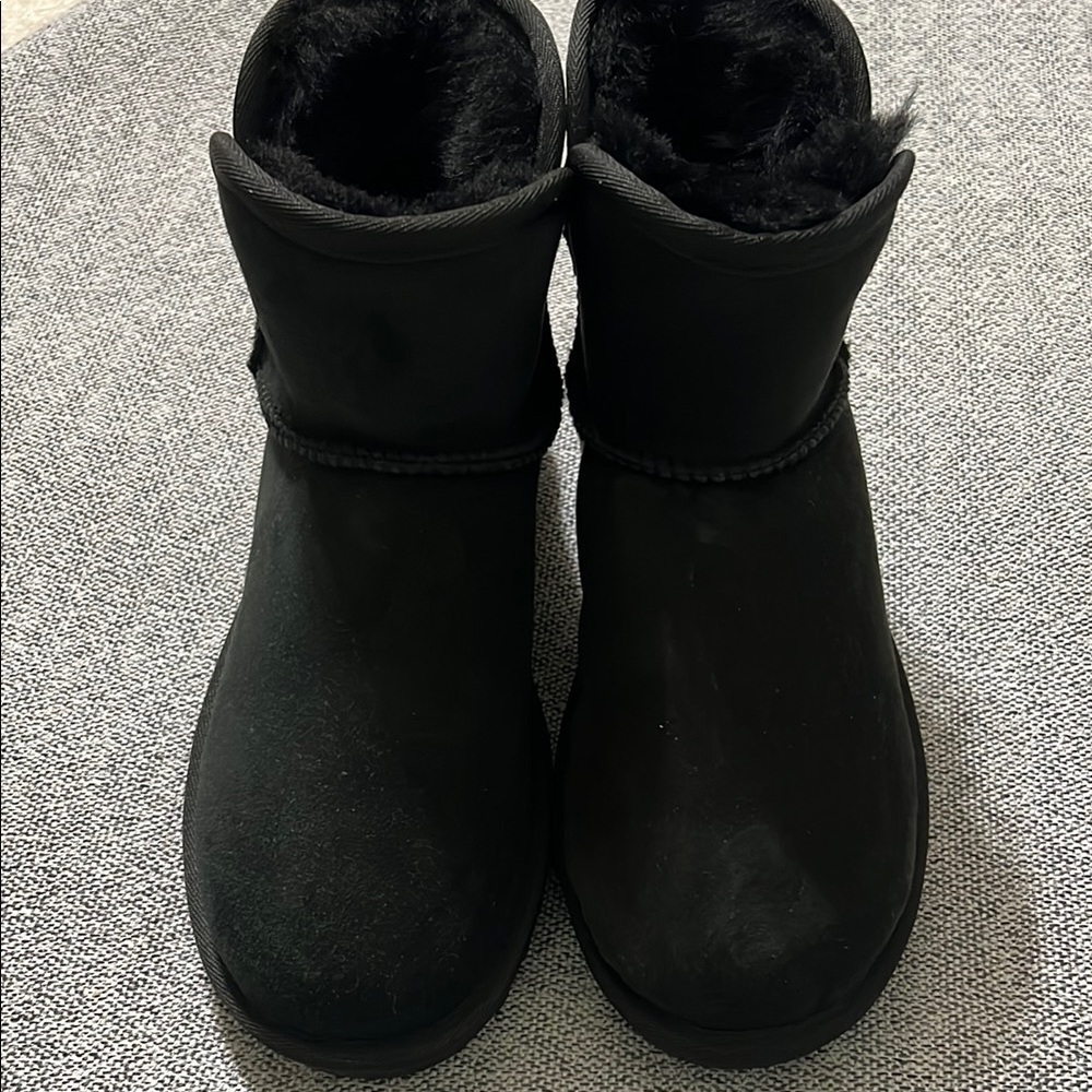 NWOT Kirkland Signature Ladies' Shearling Boot - Picture 2 of 14